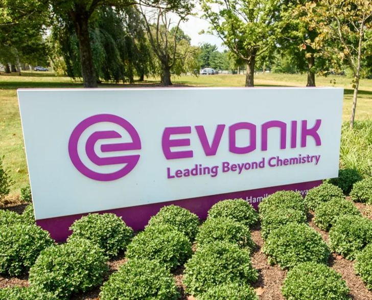 Evonik sign.png