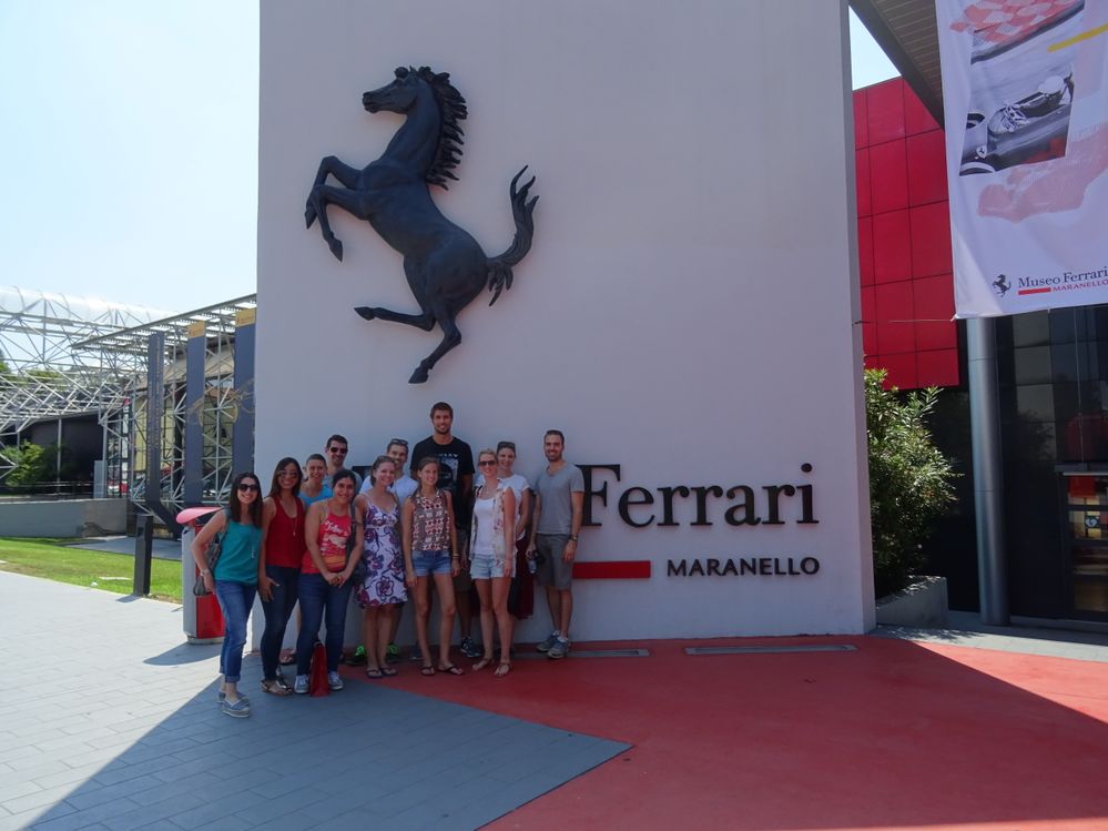 Ferrari Gruppenbild.JPG